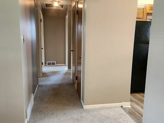 4th image of 1374 Standish Ave