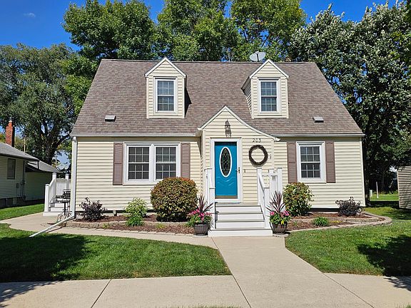 3rd image of 203 3rd Ave E