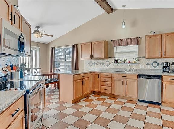 3rd image of 1380 Sleepy Hollow Dr