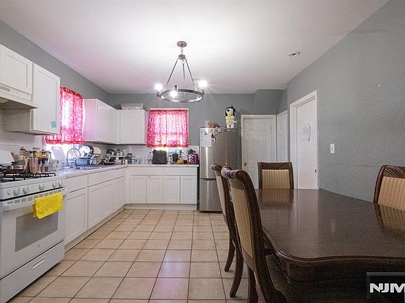 2nd image of 148 Palisade Avenue