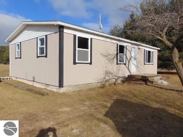 8829 E Pierce Rd, Ithaca, MI 48847