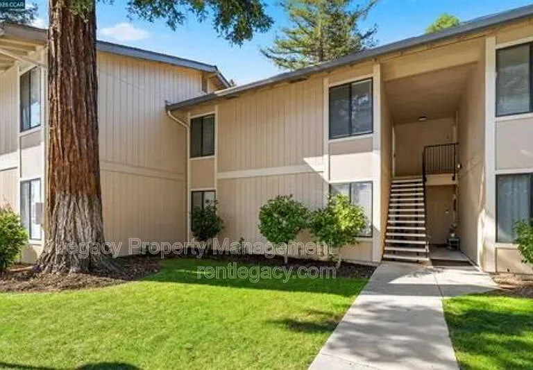 2125 Northwood Cir #D — Photo 1