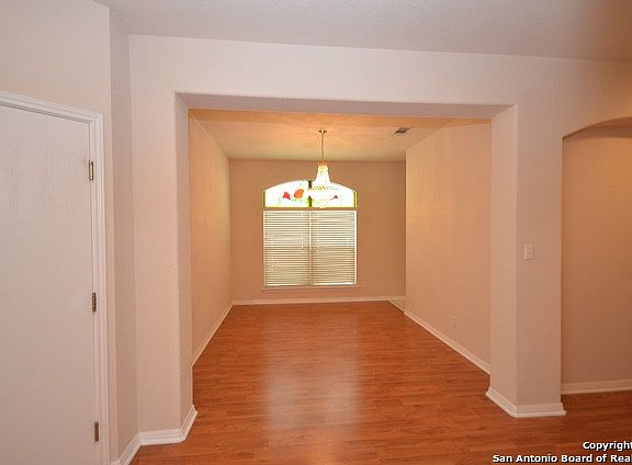 3rd image of 517 Thurber Dr