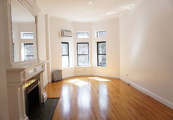 4th image of 137 W 72nd St APT 3FE