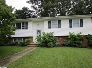 612 Hilltop Dr, Staunton, VA 24401