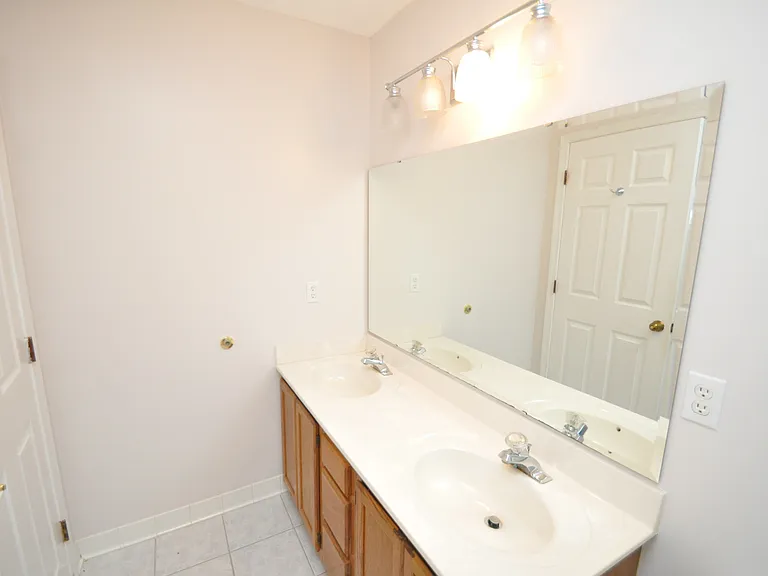 240 Beechtree Dr — Photo 18