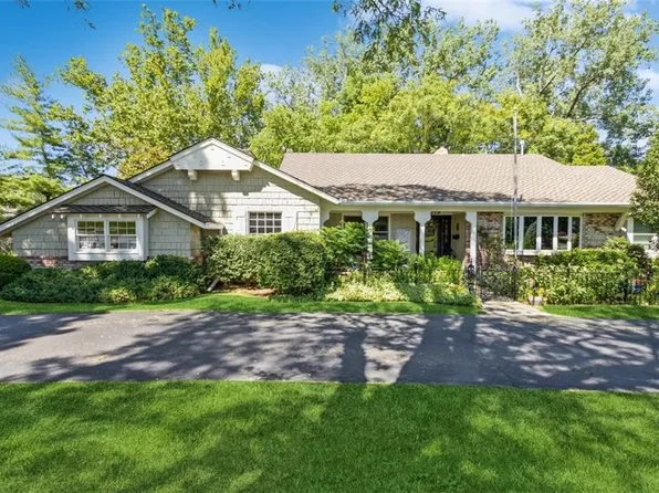 9839 Ash Dr, Overland Park, KS 66207