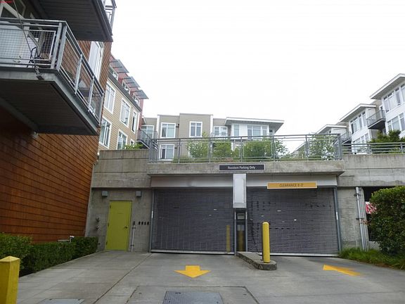 4th image of 180 Harbor Sq Loop NE Unit 414
