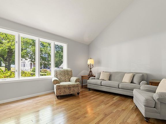 4th image of 24 Minihans Ln