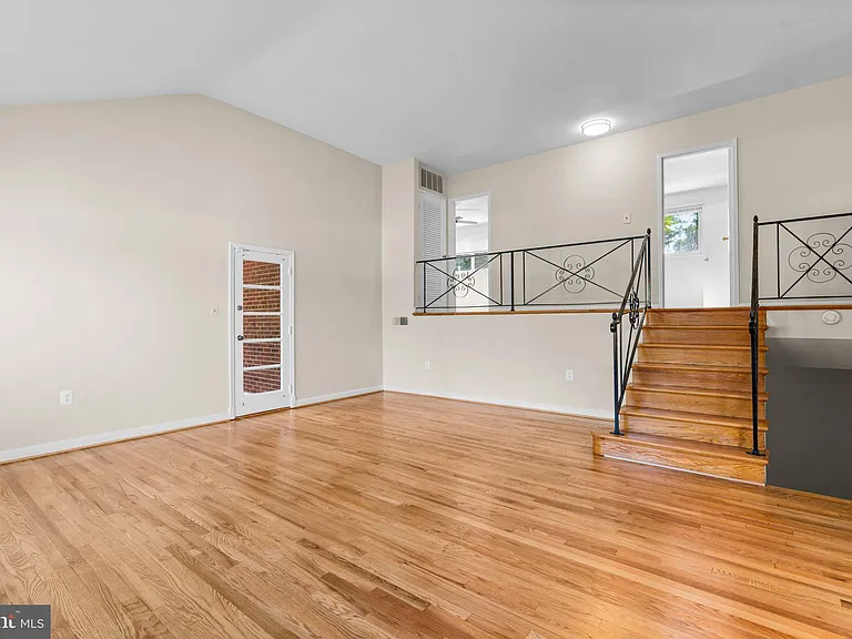 9212 Chanute Dr — Photo 2