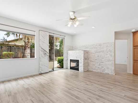 5th image of 336 Rundgren Way