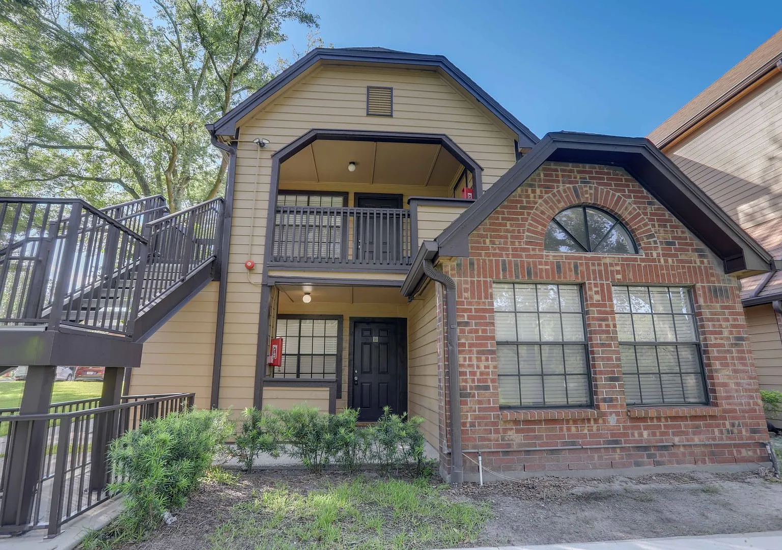 385 Woodside Dr. #101 — Photo 1