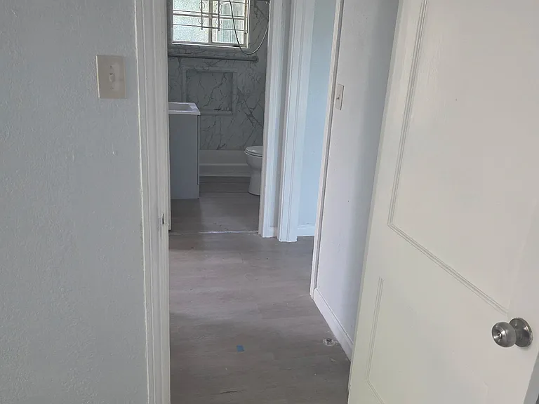 1034 Poinsettia — Photo 6
