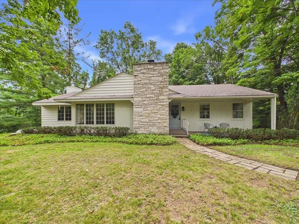 1120 Murphy Woods Ln, Rockford, IL 61107