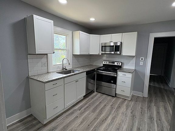 3rd image of 411-413 S Glenwood Ave