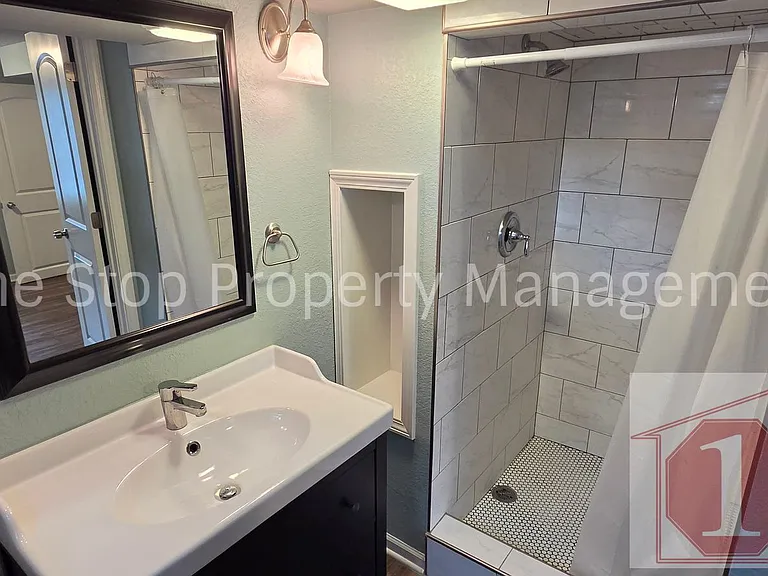 608 NE Florence Ave #A — Photo 23