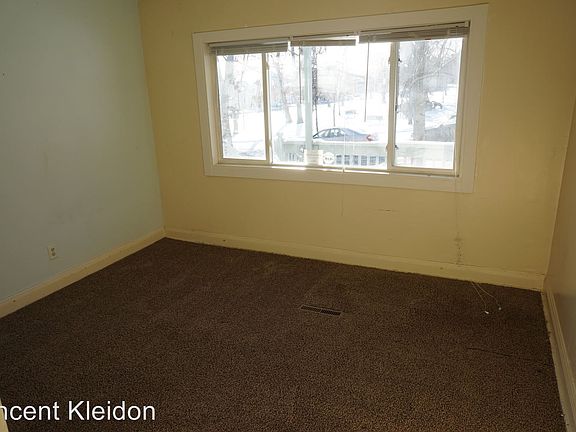 5th image of 412 N 11th Ave E