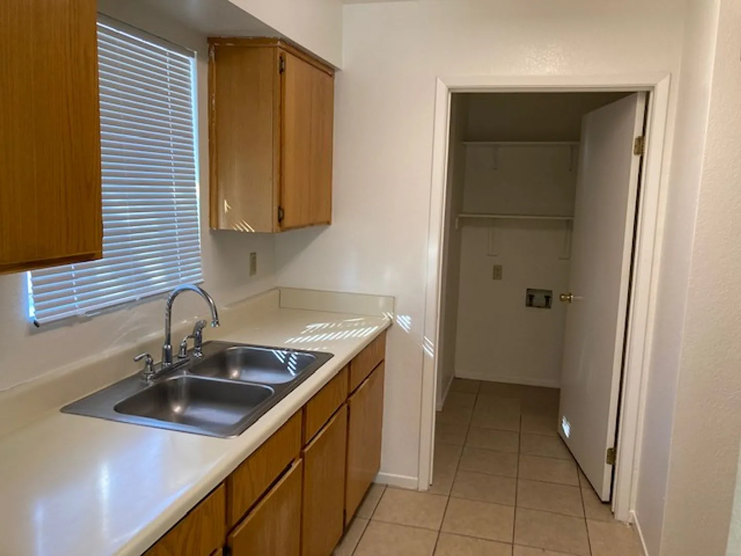 860 W. Commercial Ave., El Centro — Photo 3