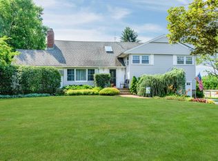 20 Hamilton Ln, Huntington, NY 11743