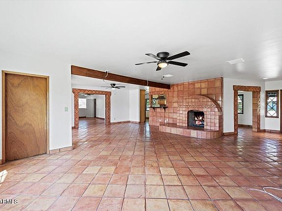 5th image of 1801 E Keim Dr