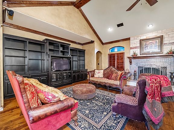 3rd image of 6204 Haywood Dr