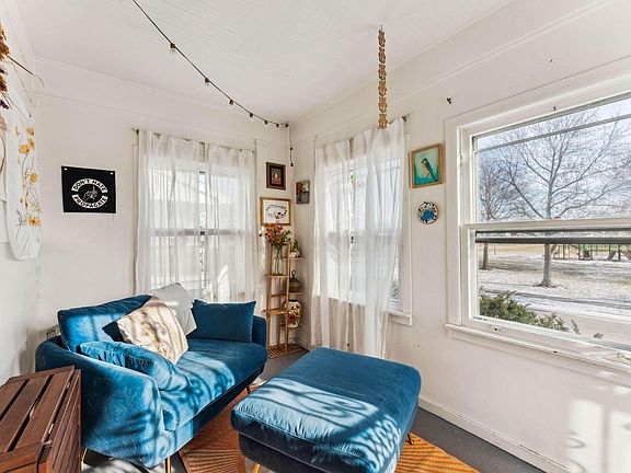 4th image of 501 Columbian Ave