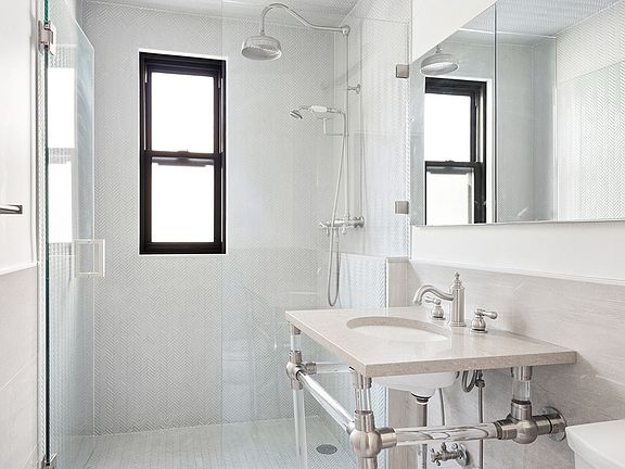 5th image of 301 E 62nd St #2GH