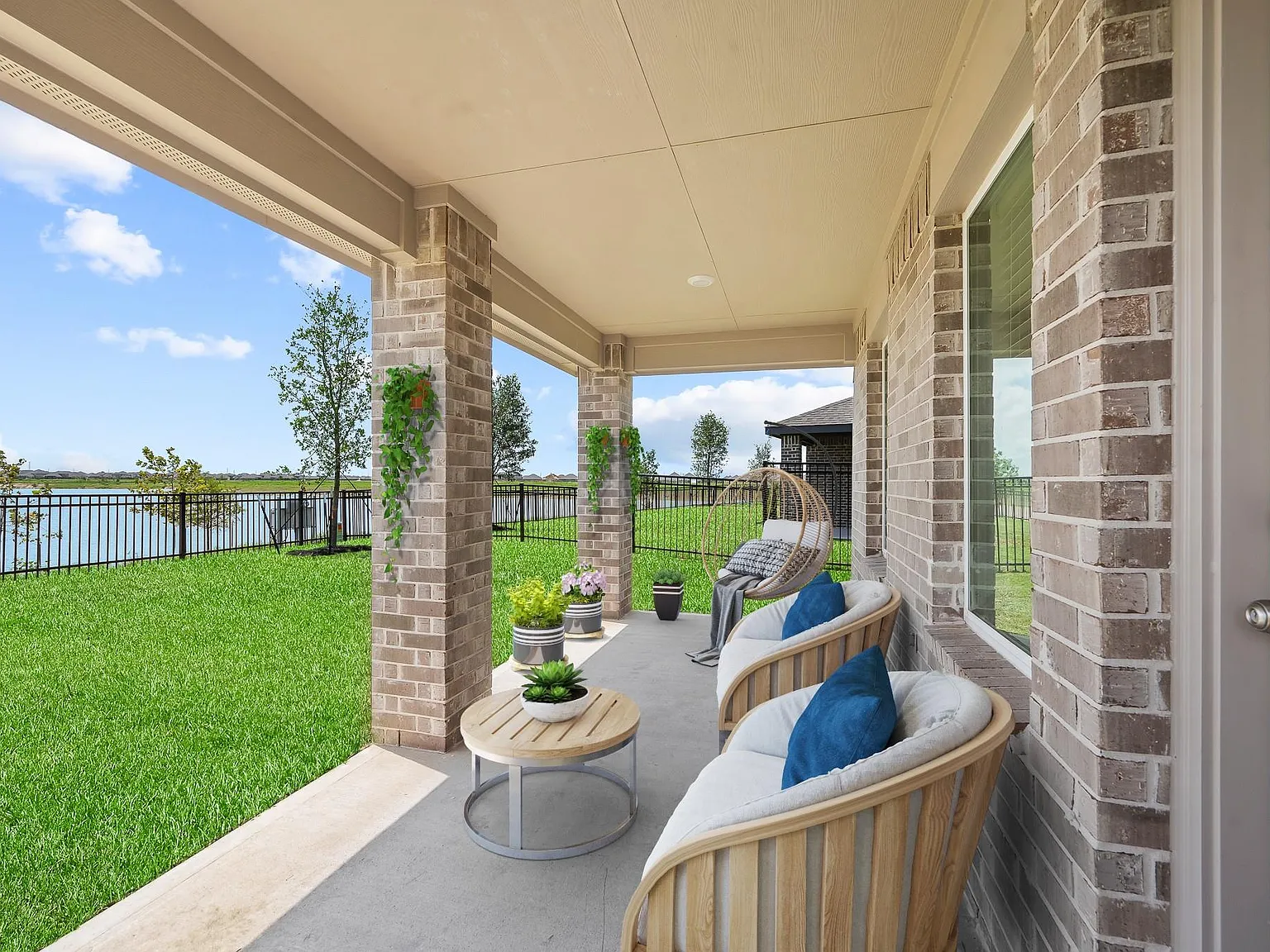 4 bed, 2.0 bath, 2094 sqft, $3,199 — Photo 2