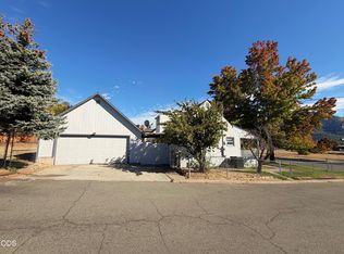 2082 NE Fairview Ave, Grants Pass, OR 97526