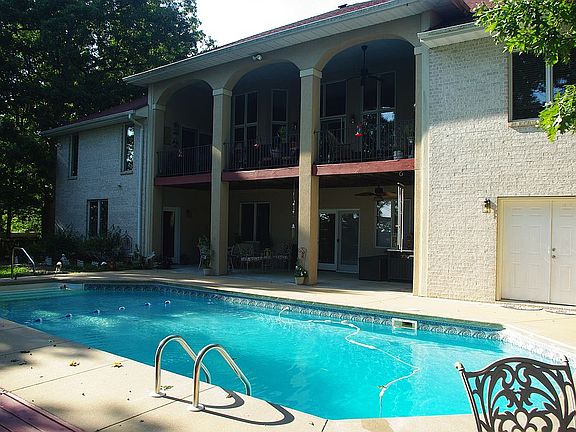  back of house and pool
