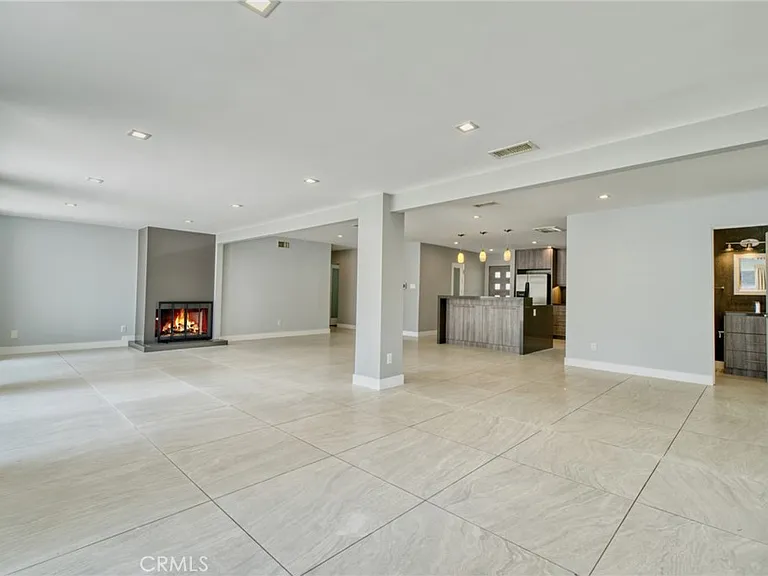 20516 Clark St — Photo 11