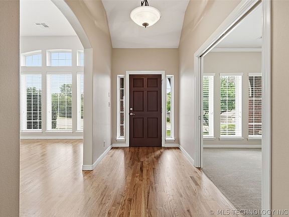 5th image of 1310 N Old North Pl