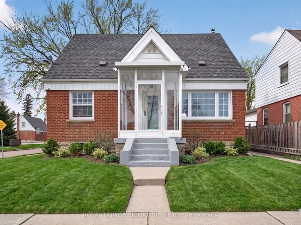 3244 Saint Clair Ave E, Toronto, ON M1L 1V8