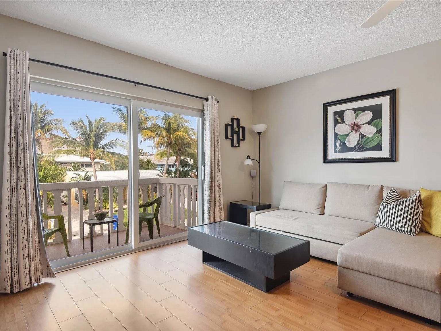 1 bed, 1.0 bath, 685 sqft, $2,300 — Photo 2