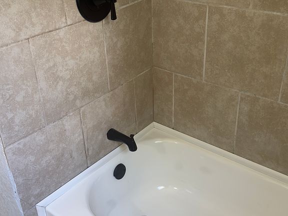 3rd image of 1608 Mockingbird Ln