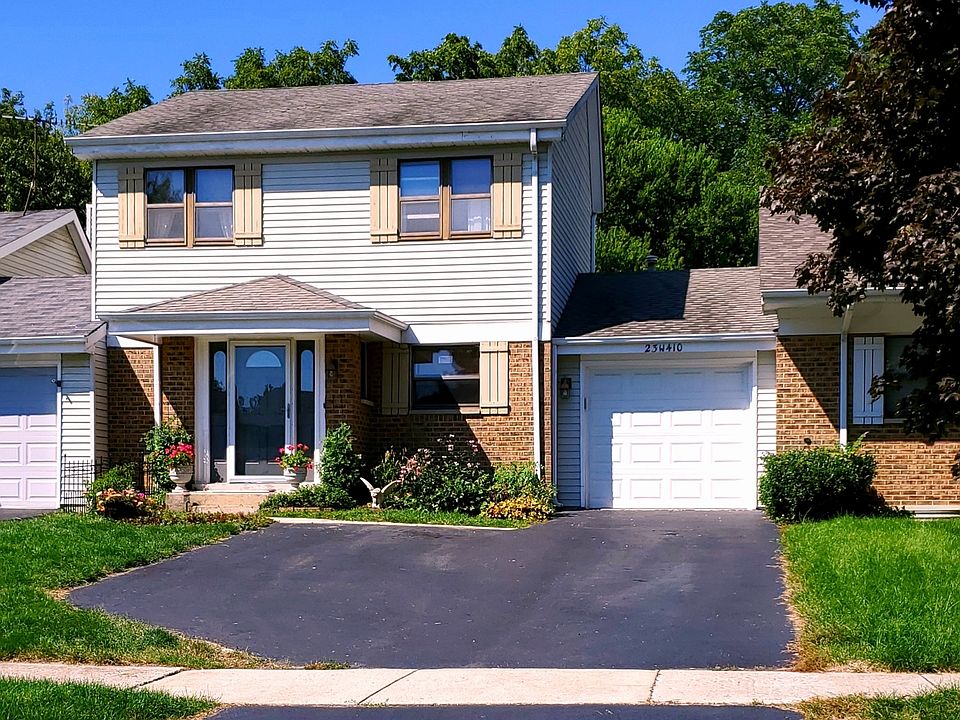 1st image of 23W410 Greenbriar Dr