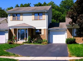 23W410 Greenbriar Dr, Naperville, IL 60540