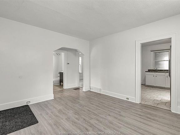 4th image of 844 Ellrose Ave #842
