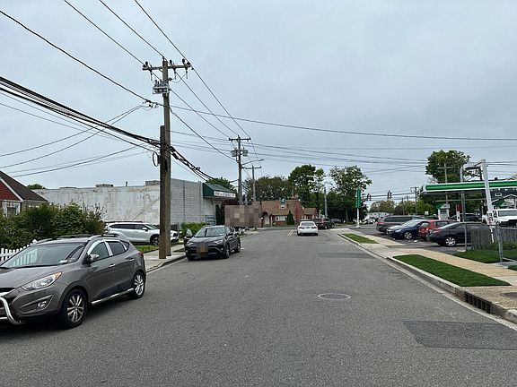 5th image of 305 Chester St