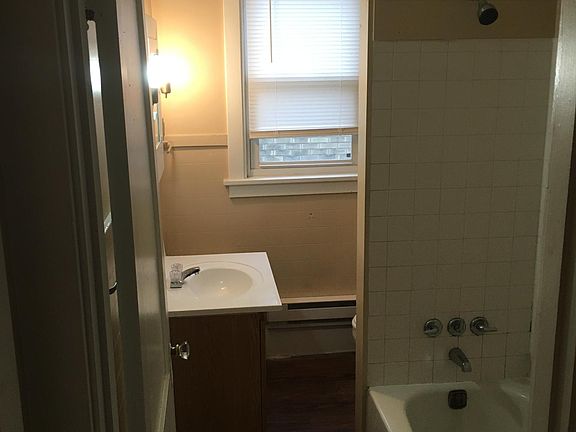 3rd image of 402 N 7th St