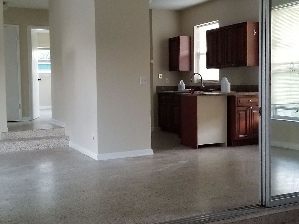 1st image of 290 SW Airoso Blvd
