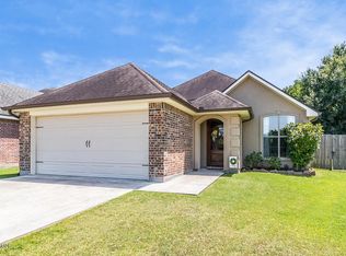 121 Milton Estates Ln, Youngsville, LA 70592