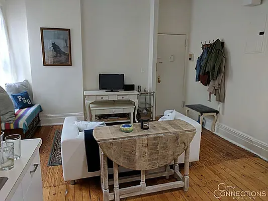 Rented by City Connections Realty | media 9