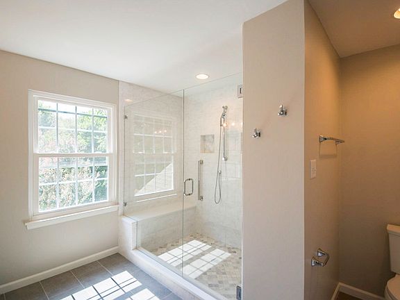 4th image of 3021 Summerland Dr