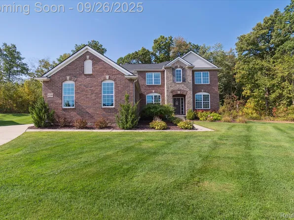 62249 Keeneland Ct, South Lyon, MI 48178