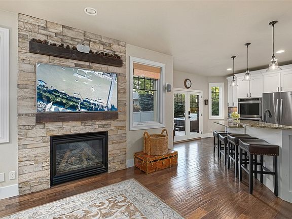 5th image of 2132 Park Ridge Ln S