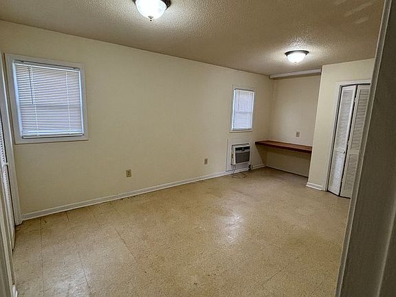 3rd image of 105 Hillrose Ln #6