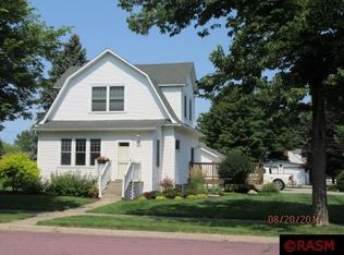 403 1st St SW, New Richland, MN 56072