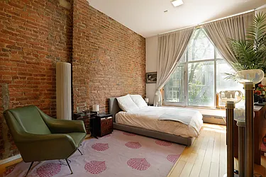 Rented by AVENUE 8 INC