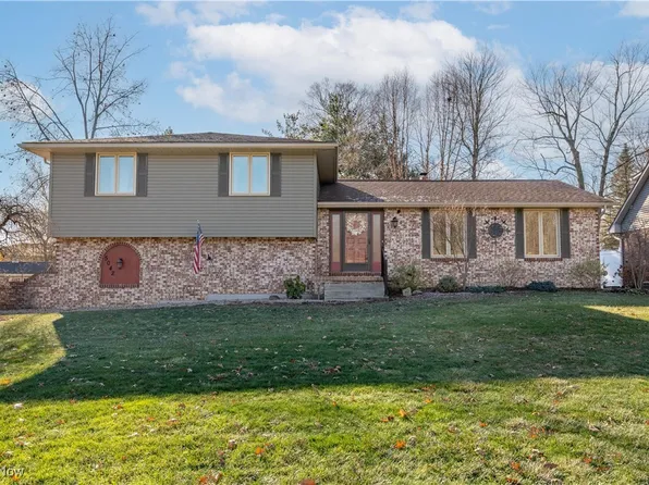 5042 Glenoak Dr NE, Louisville, OH 44641